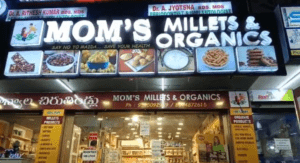 Moms banner